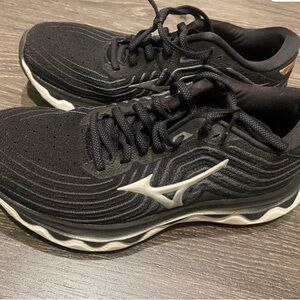 Mizuno Women's Black Running Shoes